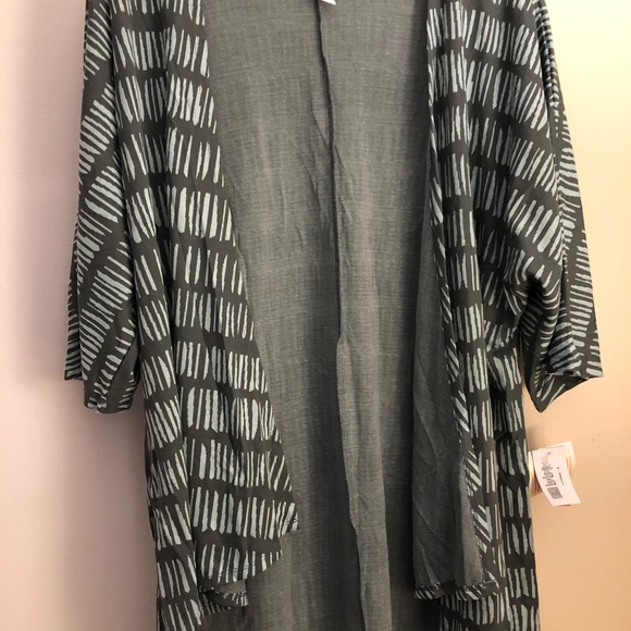 Brand new LuLaRoe lindsay kimono - Picture 2 of 3